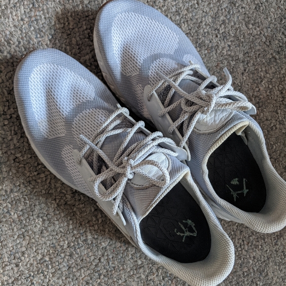 Like new white New Balance sneakers - Picture 1 of 6